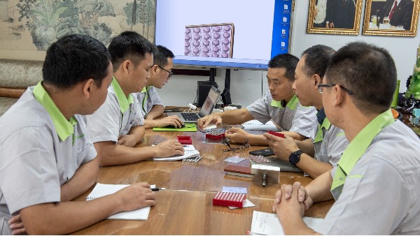 注塑模具廠鉗工自學(xué)設(shè)計(jì)難嗎？